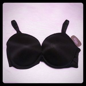 Black lifting plunge bra
